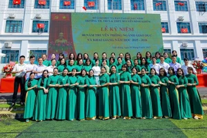 Trường Nguyễn Bỉnh Khiêm tổ chức nhiều hoạt động ý nghĩa chào mừng các sự kiện trọng đại của đất nước.