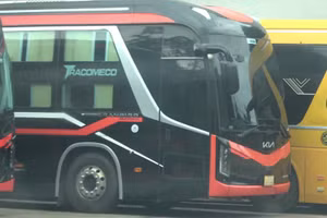 Nhiều xe khách lập bến tự phát hoạt động tuyến Hà Nội - Sơn La.