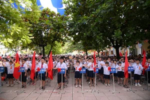 Trường tiểu học Tây Mỗ hân hoan chào đón năm học mới.