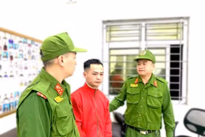 Nguyễn Hữu Bằng tại cơ quan công an.(Ảnh: CAHN).