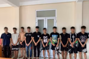 Ảnh: Nhóm đối tượng tại cơ quan công an.