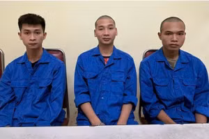 3 đối tượng trộm cắp xe máy tại cơ quan công an. (Ảnh: CAHN).