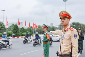 Lực lượng CSGT Hà Nội diễn tập. (Ảnh: CAHN)