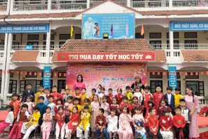 Học sinh rộn ràng, háo hức tại chương trình Hội Chợ Xuân 2026.