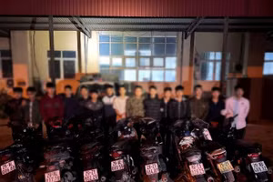 Nhóm đối tượng tại cơ quan công an. (Ảnh: CAHN).