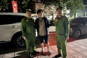 Công an bắt giữ Nguyễn Sỹ Thiết. (Ảnh: CAHN).