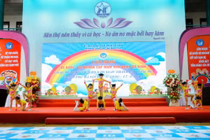 Gần 300 trẻ tham gia sân chơi 'Bé khỏe, bé ngoan'