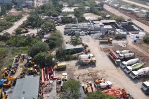 Bãi xe, trạm đúc bê tông không phép 'mọc' ở Phường Yên Nghĩa