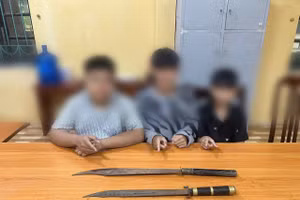 Nhóm đối tượng tại cơ quan công an. (Ảnh: CAHN)