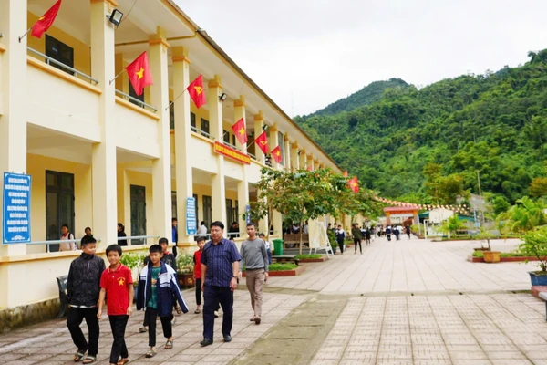 Trường Phổ thông DTBT THCS Yên Tĩnh (Yên Na, Nghệ An) lần đầu tiên có học sinh giỏi tỉnh. Ảnh: Hồ Lài