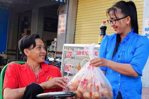 Mô hình “tủ bánh mì yêu thương” của cô Thảo.