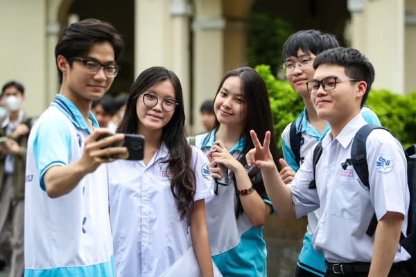 Thí sinh sau môn Ngữ văn Kỳ thi tốt nghiệp THPT 2025. Ảnh minh họa: INT