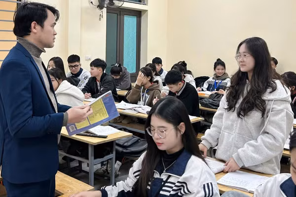 Một tiết học môn Ngữ văn ở Trường THPT Nghi Lộc 2, Phúc Lộc, Nghệ An. Ảnh: NVCC