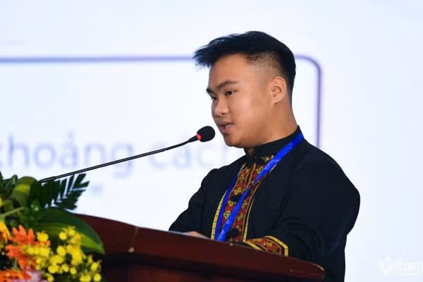 Nguyễn Mạnh Đức Đạt, dân tộc Tày, sinh viên năm nhất ngành Y khoa, Trường Đại học Y Hà Nội. Ảnh: NVCC