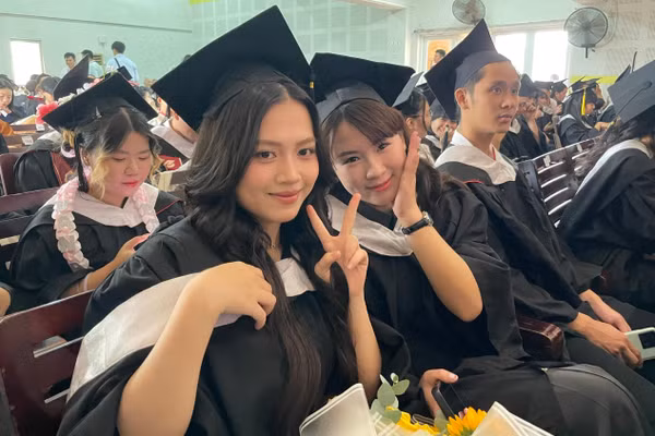 Sinh viên Trường Đại học Bình Dương trong lễ tốt nghiệp. Ảnh: Hà An