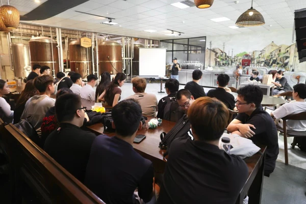 Sinh viên BUV thực tập tại Nhà máy bia C-Brewmaster ở Mê Linh (Hà Nội). Ảnh: Website nhà trường