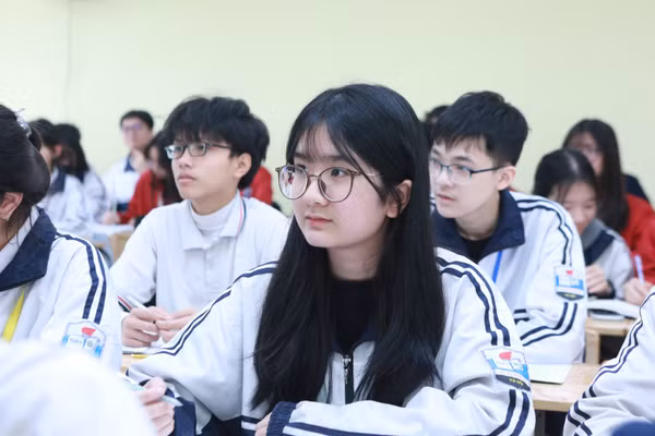 Một giờ học trên lớp của học sinh Trường THPT Hoài Đức A, xã Hoài Đức, Hà Nội. Ảnh: Đình Tuệ