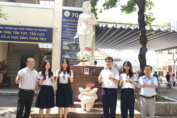 Đội tuyển học sinh giỏi Lịch sử Trường THPT Võ Thị Sáu.