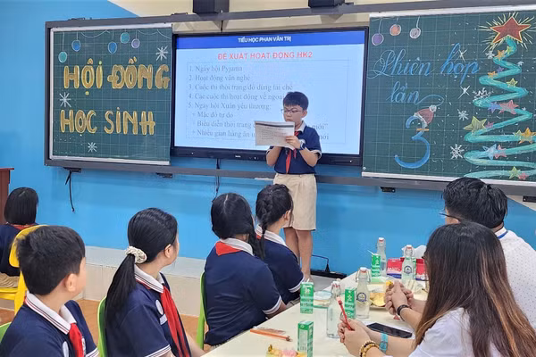 Học sinh Trường Tiểu học Phan Văn Trị trong buổi họp Hội đồng Học sinh. Ảnh: NTCC