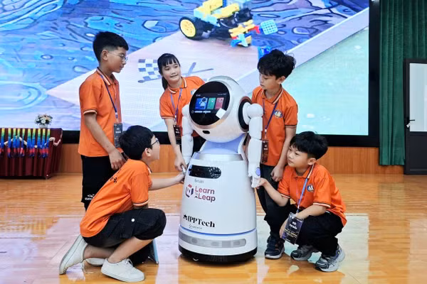 Sân chơi robotics đem lại niềm vui sáng tạo cho học sinh.