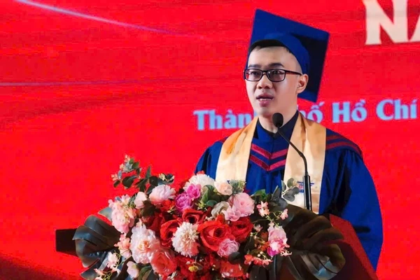 Thủ khoa ngành Sư phạm Tiếng Anh - Nguyễn Ngô Tấn Đạt. Ảnh: NVCC