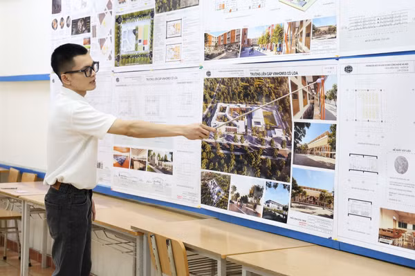 Sinh viên Trường Đại học Kinh doanh và Công nghệ Hà Nội bảo vệ đồ án tốt nghiệp. Ảnh: NTCC
