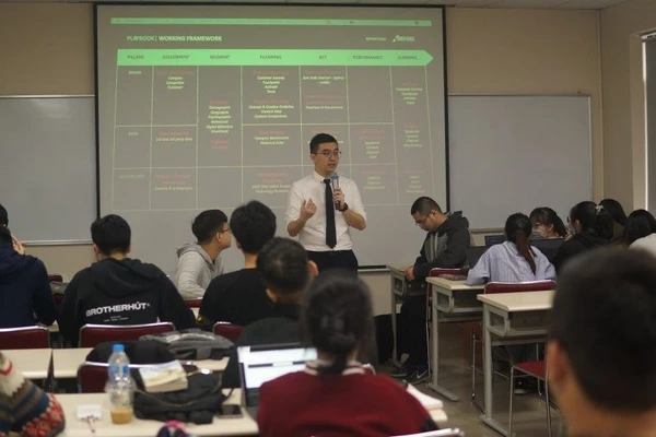 Một lớp học của Trường Quản trị và Kinh doanh (Đại học Quốc gia Hà Nội). Ảnh: NTCC