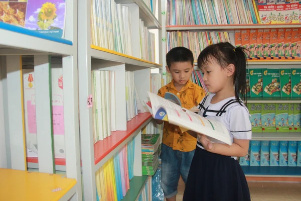 Tiết học thư viện của học sinh Trường Tiểu học Thạch Đài (phường Hà Huy Tập, Hà Tĩnh). Ảnh: Hồ Phương