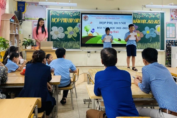 Buổi họp phụ huynh ở Trường Tiểu học Trần Quốc Toản (Quảng Ninh).