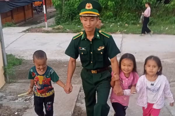 Người con dân tộc Si La Lỳ Phú Hừ sẽ là tấm gương để học sinh vùng cao noi theo.
