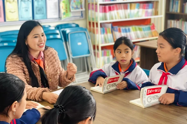 Một buổi lẩy Kiều tại Câu lạc bộ Văn học của cô và trò Trường THCS Thành Mỹ.