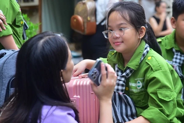 Cha mẹ là người đồng hành tốt nhất cho trẻ trên hành trình phát triển toàn diện. Ảnh: H.P
