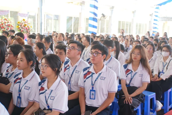 Tân sinh viên Phân hiệu Trường Đại học Sư phạm TPHCM trong ngày khai giảng năm học 2024 - 2025. Ảnh: Mạnh Tùng