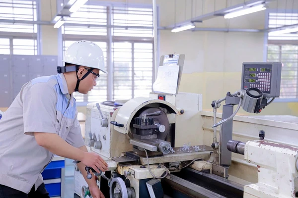 Sinh viên Trường Cao đẳng Công nghiệp Bắc Ninh trong giờ thực hành.