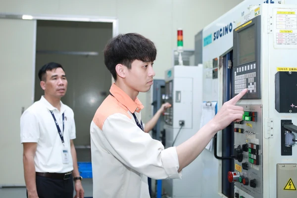 Sinh viên Trường Cao đẳng Lý Thái Tổ tại phòng thực hành. Ảnh: Đình Tuệ