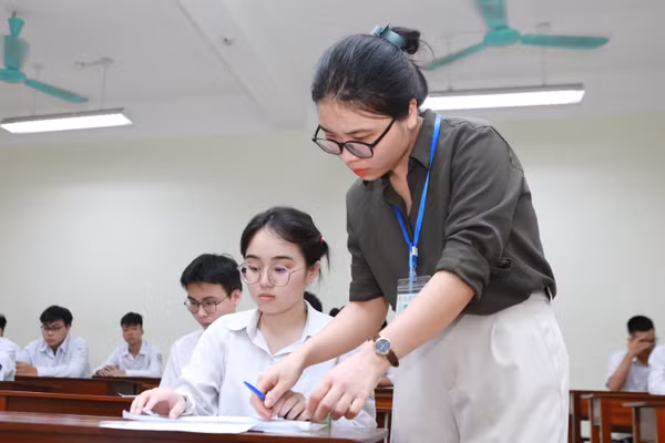 Thí sinh tham dự Kỳ thi tốt nghiệp THPT năm 2025 tại Ninh Bình. Ảnh: Đình Tuệ