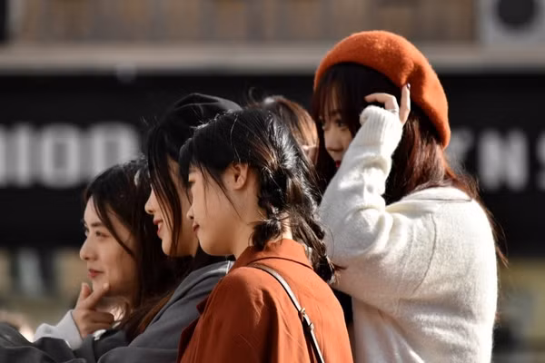 Không ít người cho rằng, trẻ cần được trải nghiệm sai lầm trong môi trường an toàn để học cách đứng dậy và điều chỉnh hành vi. Ảnh: Pixnio.