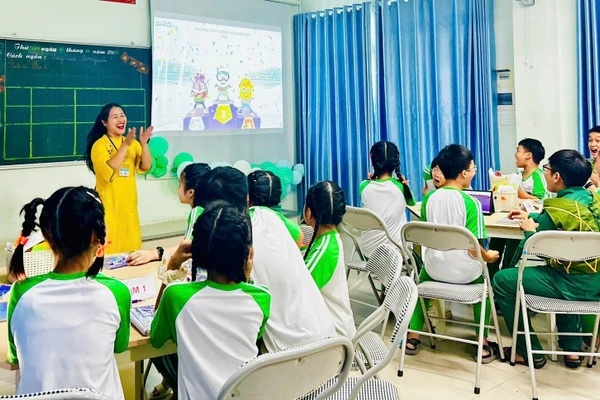 Một tiết dạy tham gia hội thi ‘‘Tỏa sáng nghề giáo trong kỷ nguyên số’’ của Trường Tiểu học Hoa Lư. Ảnh: NTCC