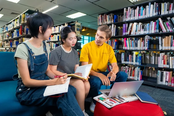 Sinh viên Trường Đại học RMIT Việt Nam. Ảnh: NTCC