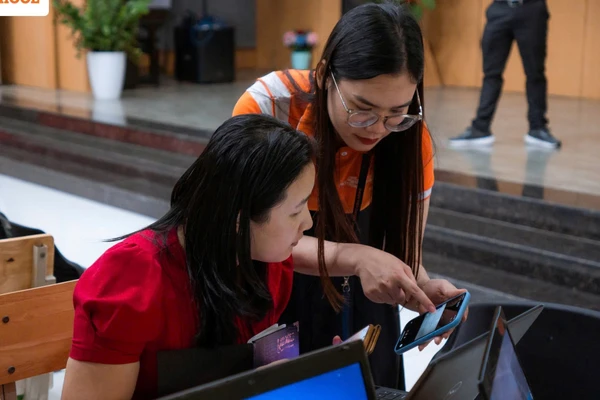 Chuyên gia đến từ FPT PolySchool trong buổi tập huấn cho giáo viên ở TP Cần Thơ. Ảnh: VA