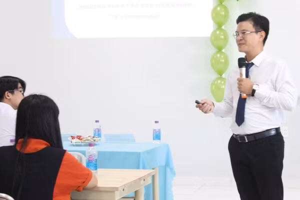 PGS.TS Lê Hoàng Anh, Trưởng Bộ môn Công nghệ Tài chính - Trường Đại học Ngân hàng TPHCM.