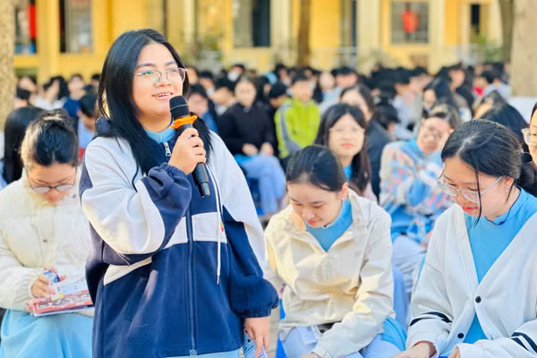 Học sinh THPT Đắk Lắk tham gia hoạt động tư vấn tuyển sinh năm 2026. Ảnh: Thế Hùng
