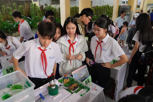 Hoạt động giáo dục STEM của học sinh Trường THCS Nguyễn Huệ (Hải Châu, Đà Nẵng). Ảnh: NTCC