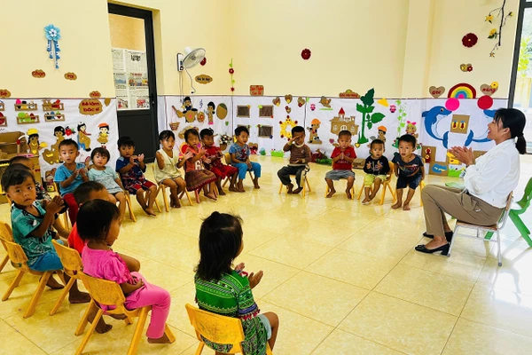 Điểm trường Mầm non Trung Lý ở bản Khằm 1 đã có 13/14 trẻ 3 tuổi đến lớp.
