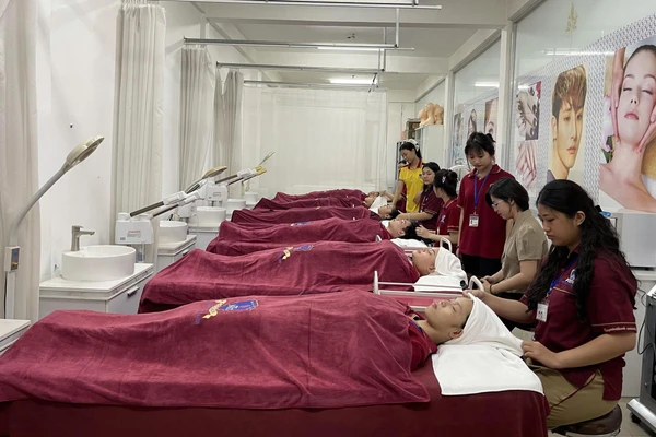 Một buổi thực hành tại Trường Trung cấp Nguyễn Tất Thành. Ảnh: Lâm Ngọc