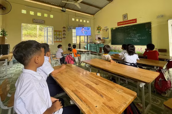Điểm trường thôn thuộc Trường Phổ thông dân tộc bán trú Tiểu học Chu Văn An (xã Trà Tập, TP Đà Nẵng) được trang bị tivi thông minh phục vụ dạy học từ nguồn xã hội hóa. Ảnh: NTCC