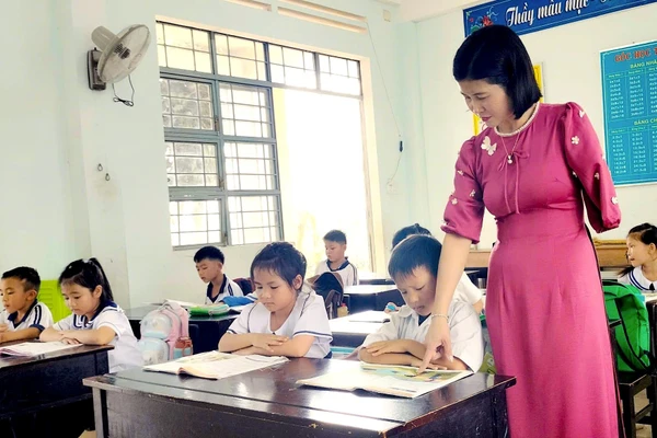 Học sinh chăm ngoan, học giỏi là niềm vui, hạnh phúc của cô Bá Tiền.