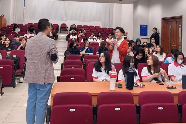 Buổi định hướng chiến lược hoạt động của hơn 70 câu lạc bộ sinh viên tại Trường Đại học Mở TP Hồ Chí Minh. Ảnh minh họa: NVCC