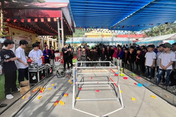 UBND xã Tri Lễ (Lạng Sơn) tổ chức Ngày hội STEM cho học sinh. Ảnh: Ngô Chuyên