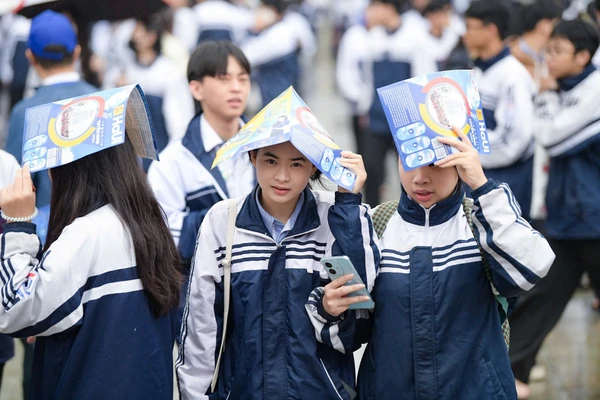 Học sinh Nghệ An tìm hiểu thông tin tuyển sinh tại Trường Đại học Vinh, ngày 17/1. Ảnh: minh họa INT